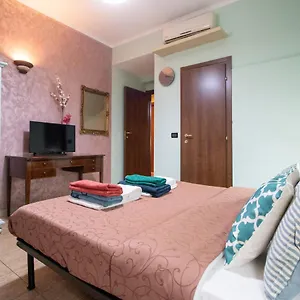 2* Alojamento de Acomodação e Pequeno-almoço Colorful Yard